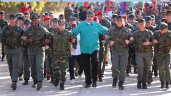 Maduro darbeye karşı tatbikat yaptı