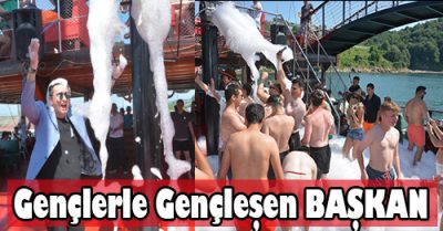 OKAN BAŞKAN GENÇLERİ EĞLENDİRDİ “GENÇLER BÖYLE BAŞKAN GÖRMEDİ”