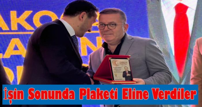 Hizmetlerinden Ötürü Plaketle Ödüllendirildi