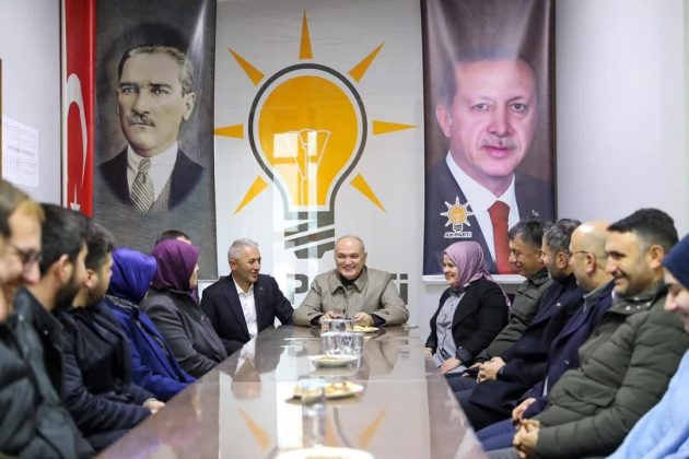 Özlü yeni yönetime hayırlı olsun dileklerini sundu