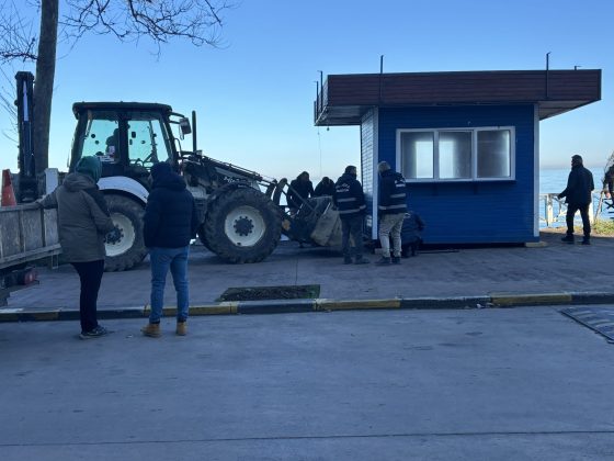 Akçakoca’da sahil şeridi boşaltılıyor