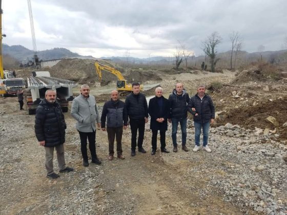 BURHAN İŞLEYEN, UĞURLU KÖYÜ’NDE BEZİRGAN KÖPRÜSÜ İNŞAATINI YERİNDE İNCELEDİ